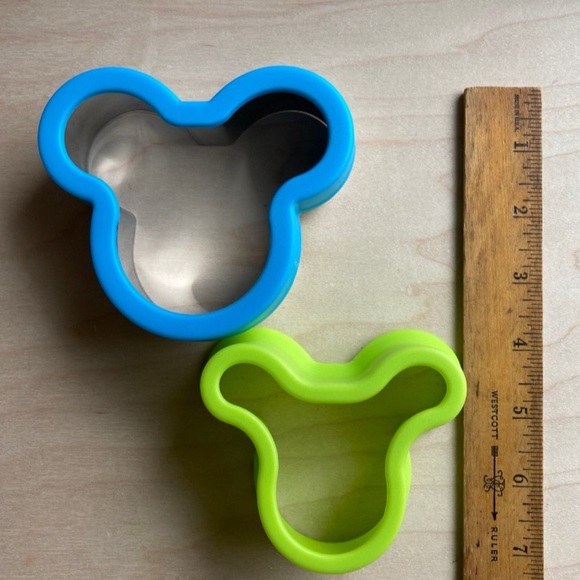 Mouse Ears Sandwich Cutter & Sealer 2 PC Decruster Sandwich Maker - Picture 3 of 4